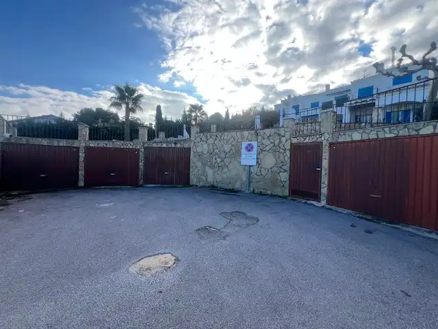 Parking de Casa adosada en venta en Peñíscola / Peníscola con Terraza, Trastero y Amueblado