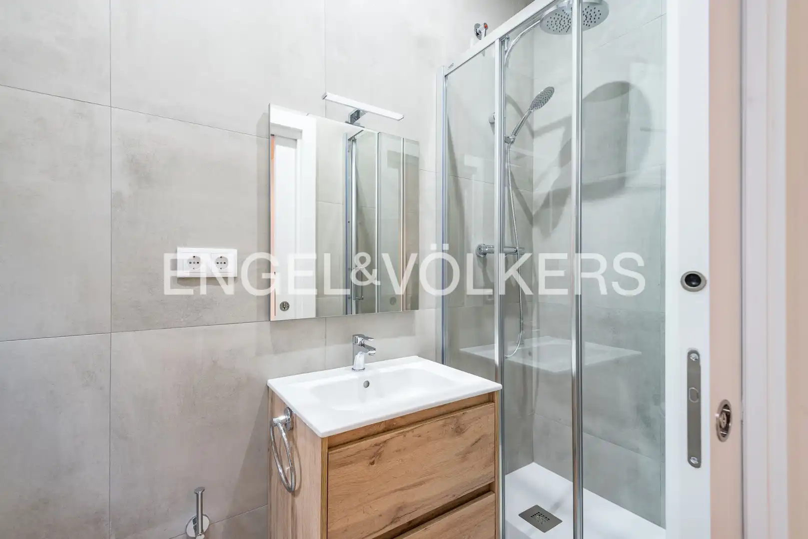 Baño de Piso de alquiler en Barcelona con Aire acondicionado, Calefacción y Trastero