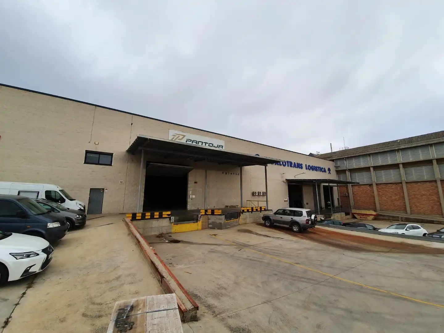 Vista exterior de Nau industrial de lloguer en Santa Perpètua de Mogoda