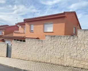 Vista exterior de Casa o xalet de lloguer en Cabanillas del Campo