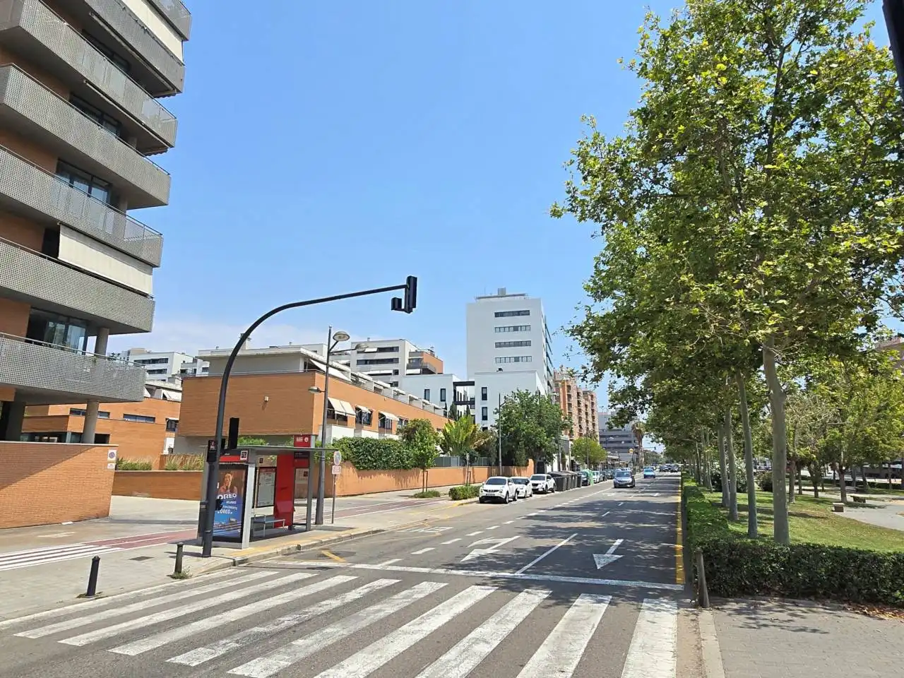 Vista exterior de Casa adosada en venta en Valencia con Aire acondicionado, Terraza y Piscina comunitaria
