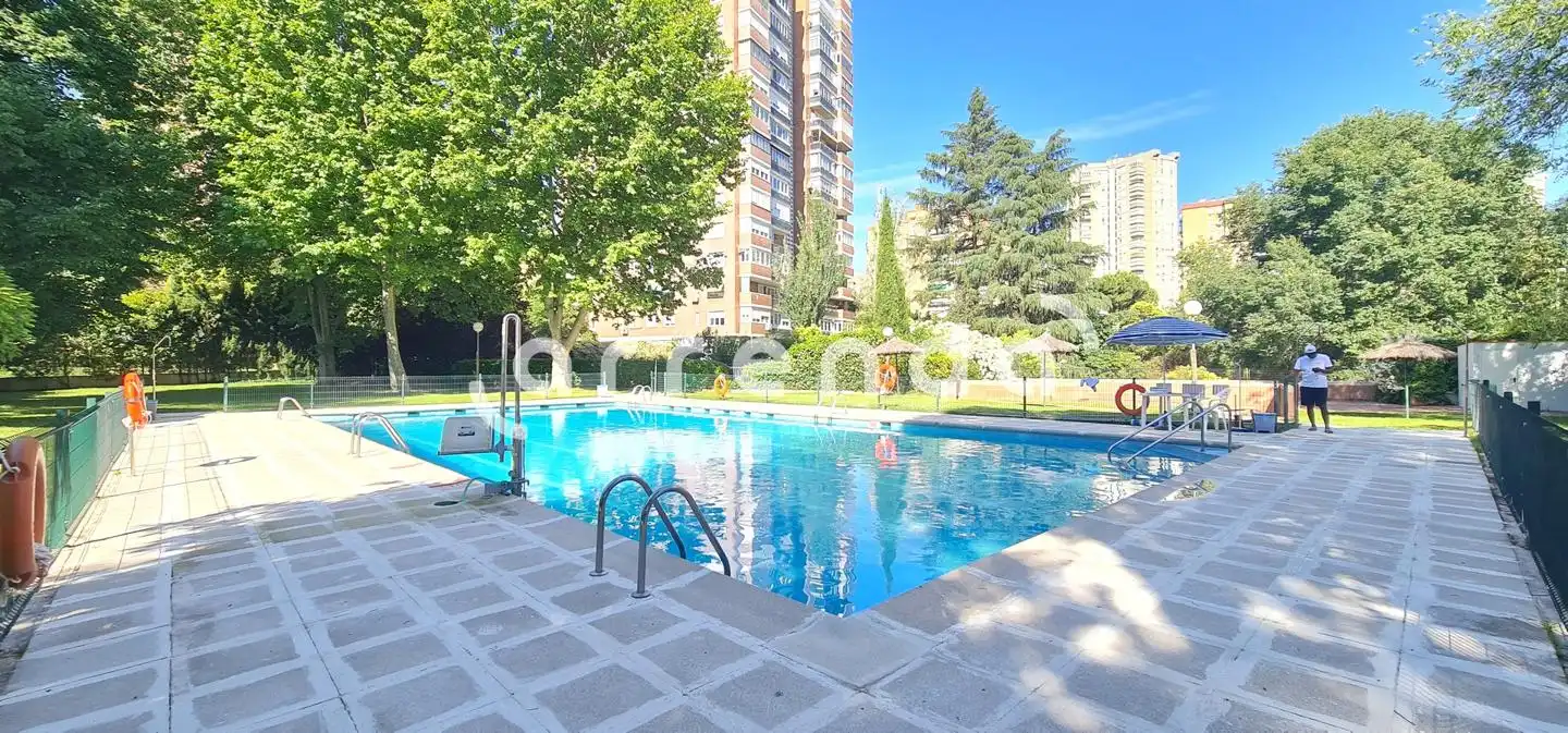 Schwimmbecken von Wohnung zur Miete in Madrid mit Terrasse und Gemeinschaftspool
