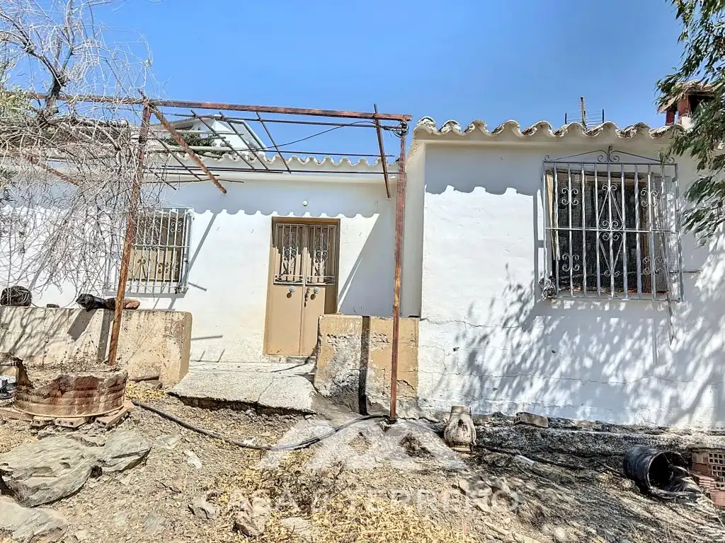 Außenansicht von Country house zum Verkauf in Comares mit Privatgarten und Terrasse