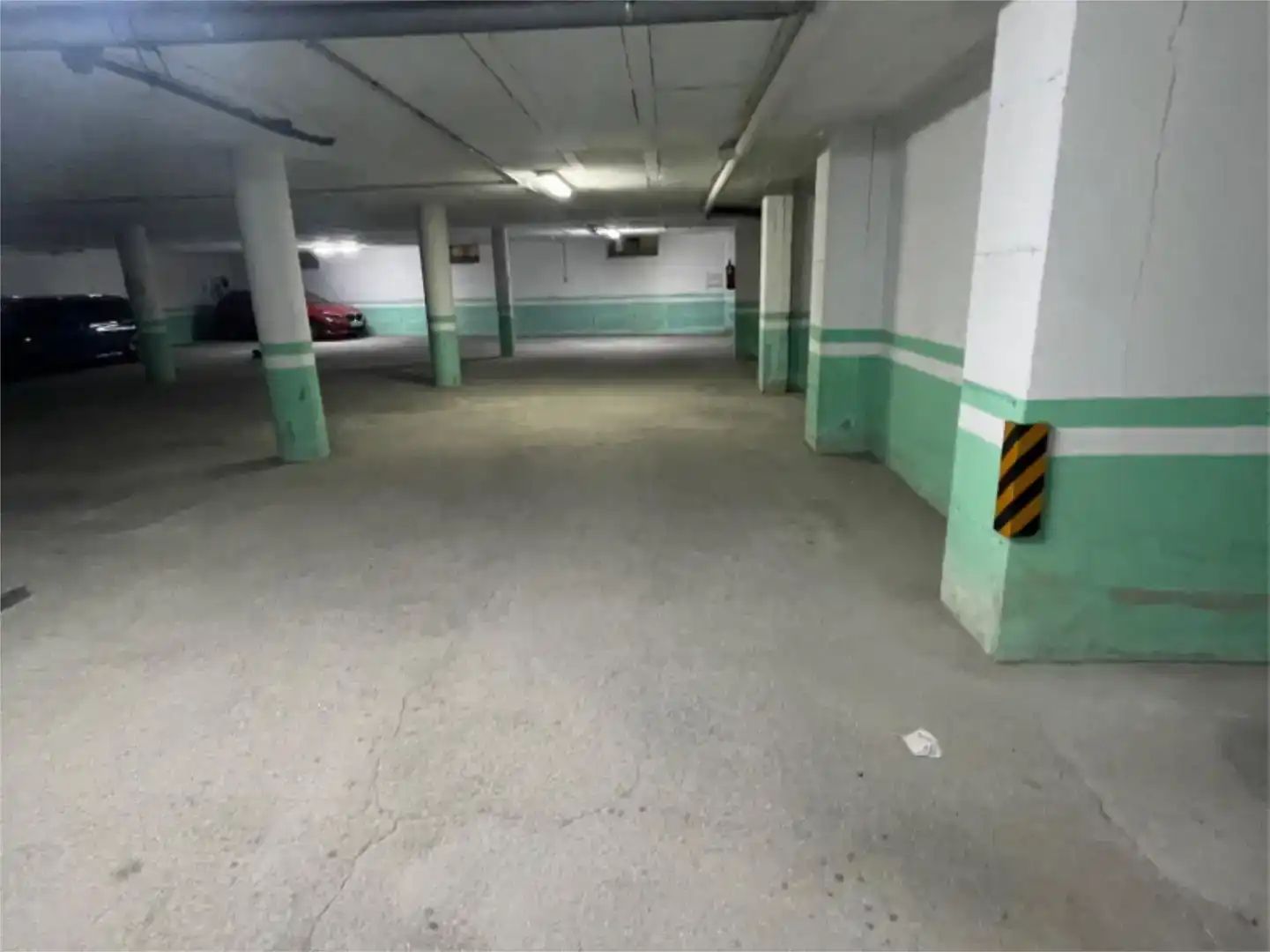 Parkplatz von Garage zum Verkauf in Cee