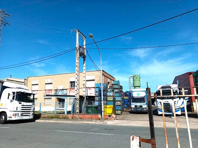 Nave industrial en Venta en CANDADO en Polígono Cantabria