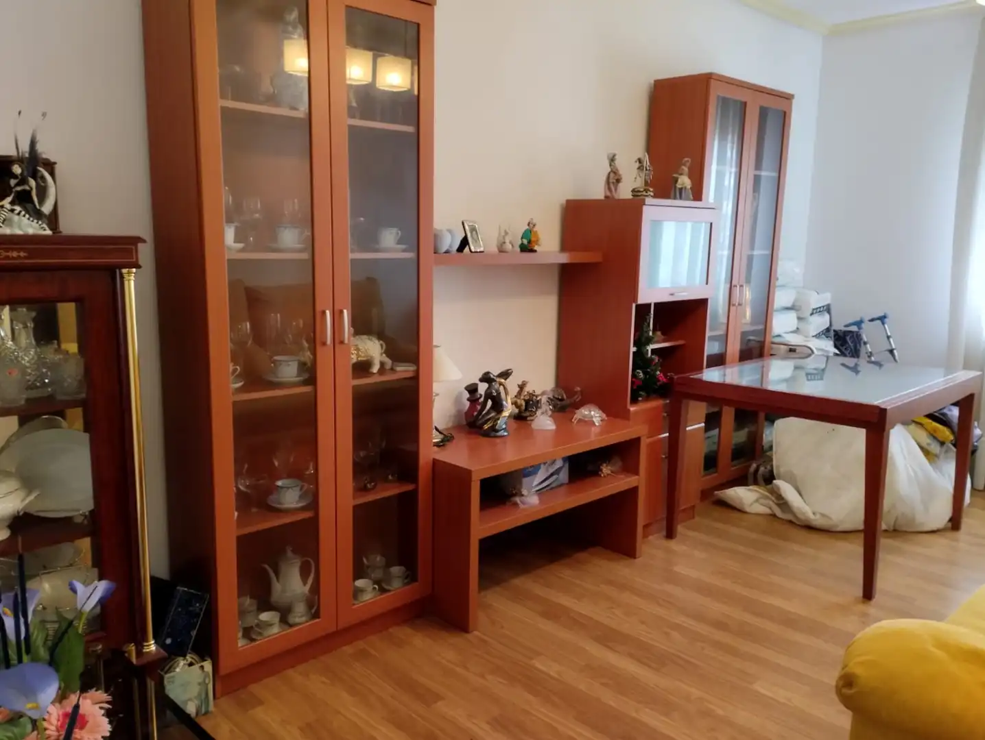Sala d'estar de Pis en venda en  Logroño amb Calefacció, Parquet i Moblat