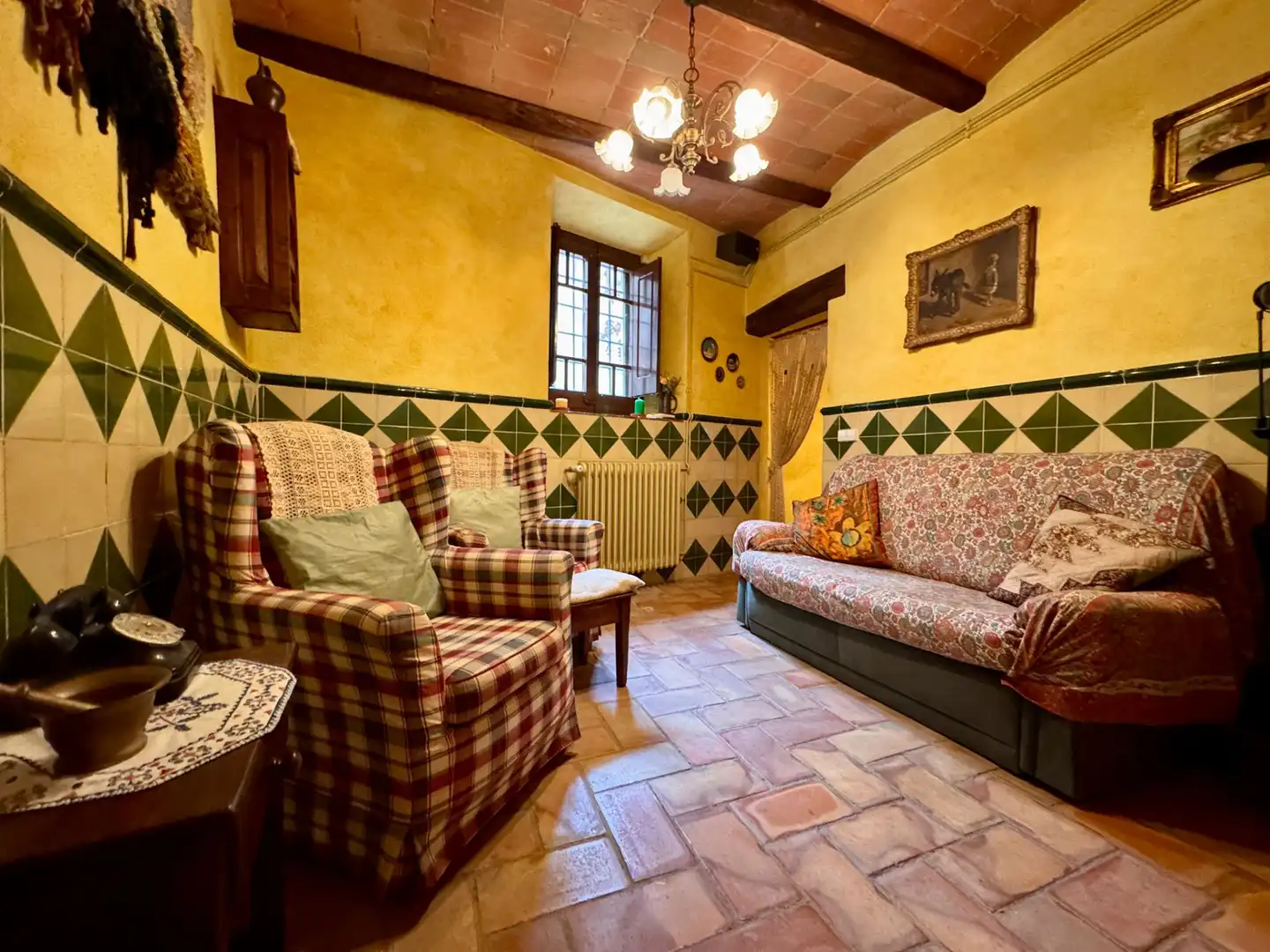 Sala d'estar de Finca rústica en venda en Ullastret amb Calefacció, Terrassa i Traster