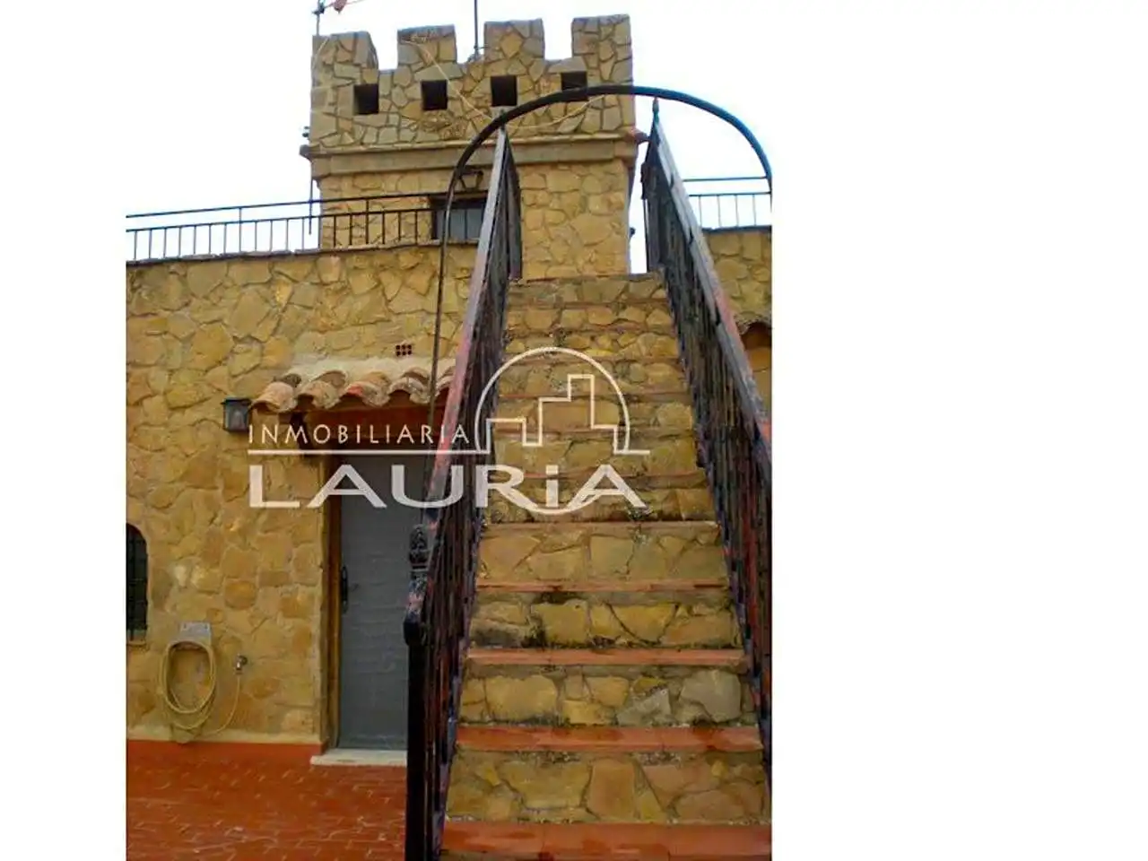 Exterior view of Houses for sale in Alpuente  with Air Conditioner and Terrace