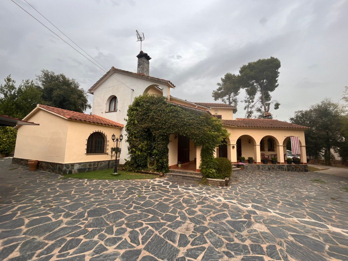 Vista exterior de Finca rústica en venda en Santa Eulàlia de Ronçana amb Calefacció
