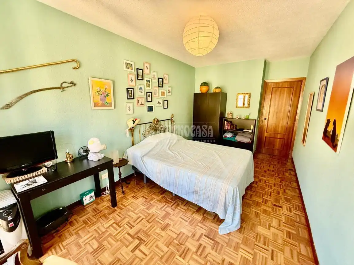 Habitación de Piso en venta en Ávila con Calefacción, Parquet y Trastero
