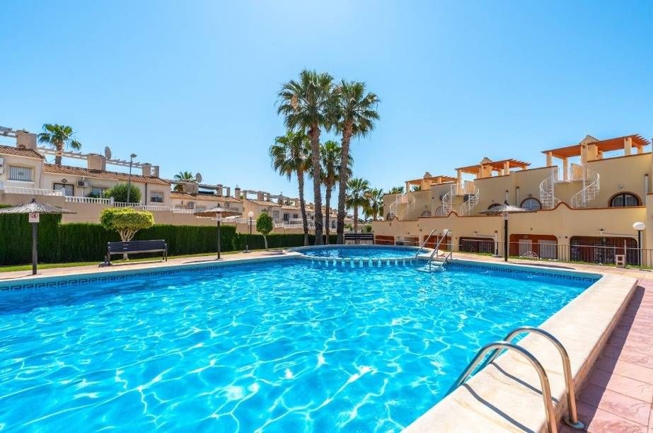 Piscina de Casa o xalet en venda en Orihuela amb Aire condicionat, Calefacció i Jardí privat
