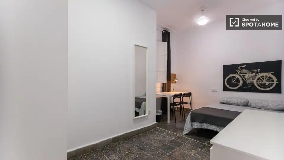 Habitación de Piso para compartir en Valencia con Aire acondicionado, Calefacción y Amueblado