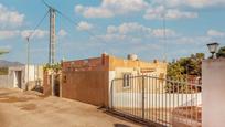 Vista exterior de Casa o xalet en venda en Sagunto / Sagunt amb Calefacció i Piscina comunitària