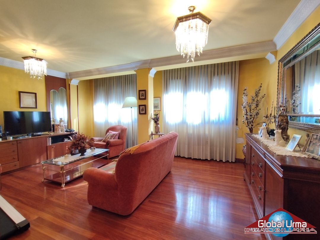 Sala de estar de Piso en venta en Barakaldo  con Calefacción y Amueblado