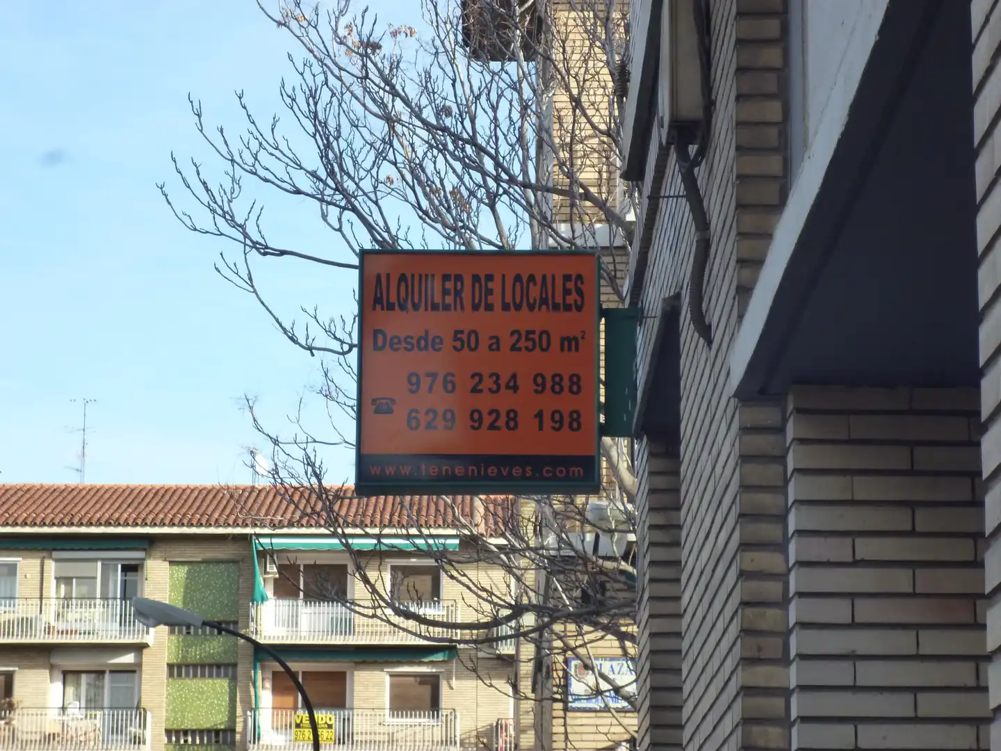 Local de lloguer a Calle de Brazato, 8, Casablanca