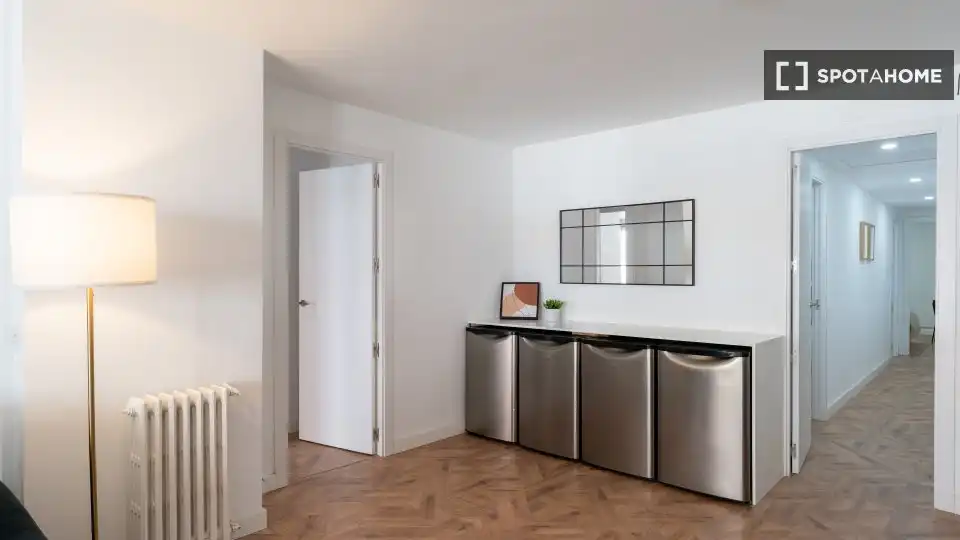 Flat for rent in Madrid  with Air Conditioner, Heating and Furnished