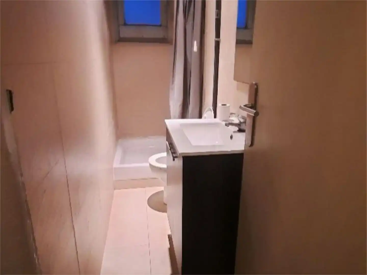 Bany de Pis en venda en  Barcelona Capital amb Balcó