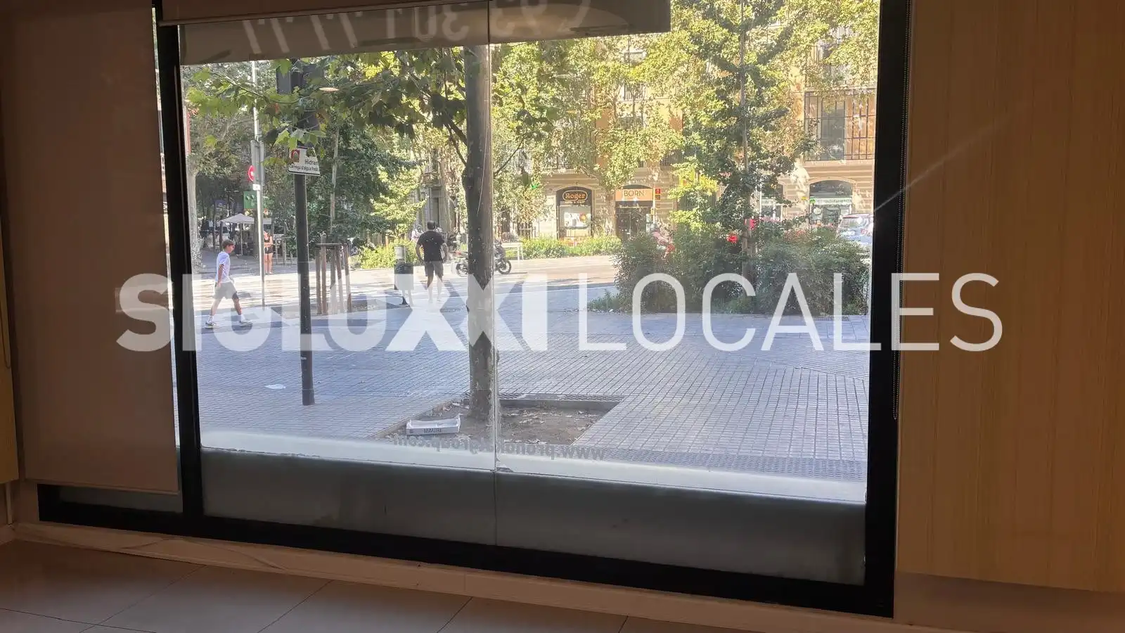 Vista exterior de Local de alquiler en Barcelona con Aire acondicionado