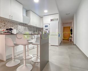 Cuina de Apartament de lloguer en Torrevieja amb Aire condicionat