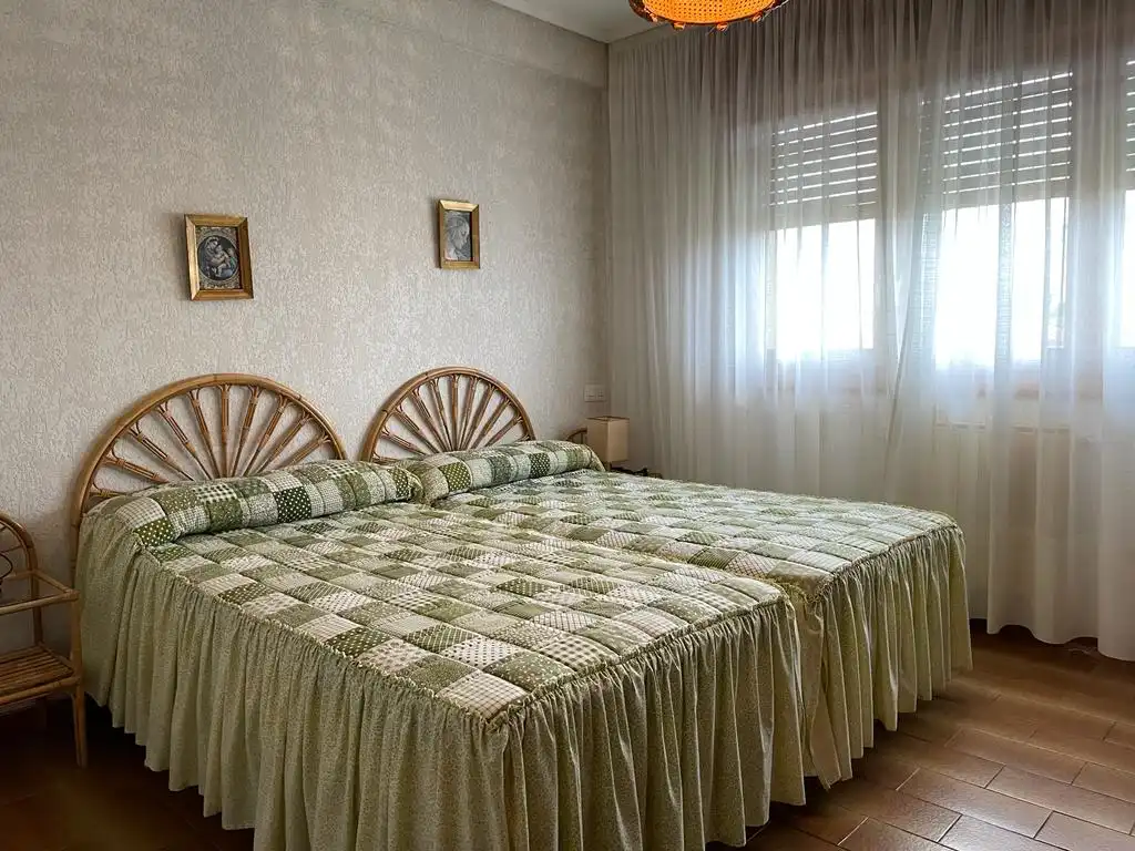 Dormitori de Casa o xalet en venda en Castañares de Rioja amb Calefacció, Jardí privat i Parquet