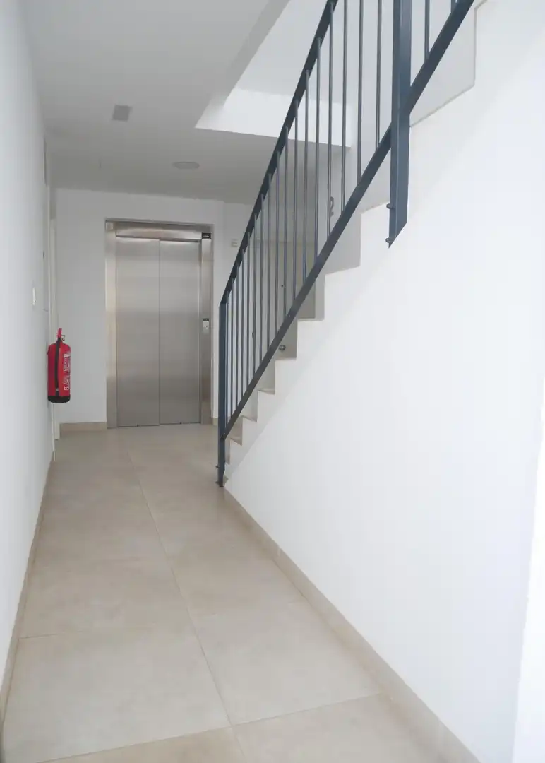 Flat with terrace for sale in Avenida de Juan Carlos I, imagen 2