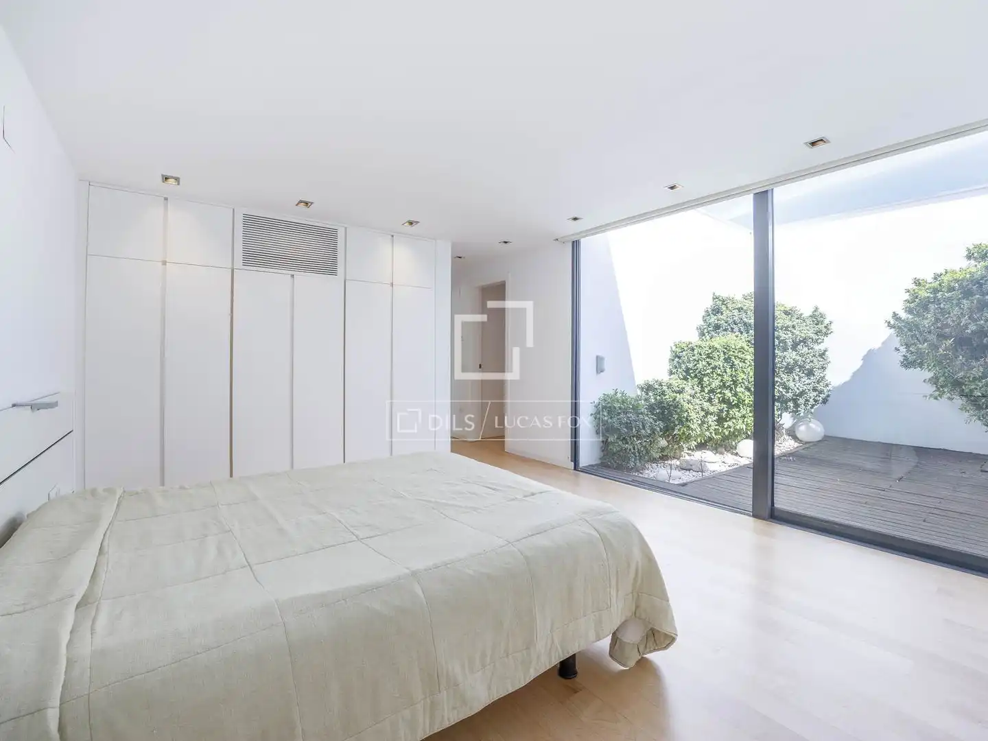 Bedroom of Houses for sale in Sagunto / Sagunt  with Air Conditioner, Parquet flooring and Swimming Pool