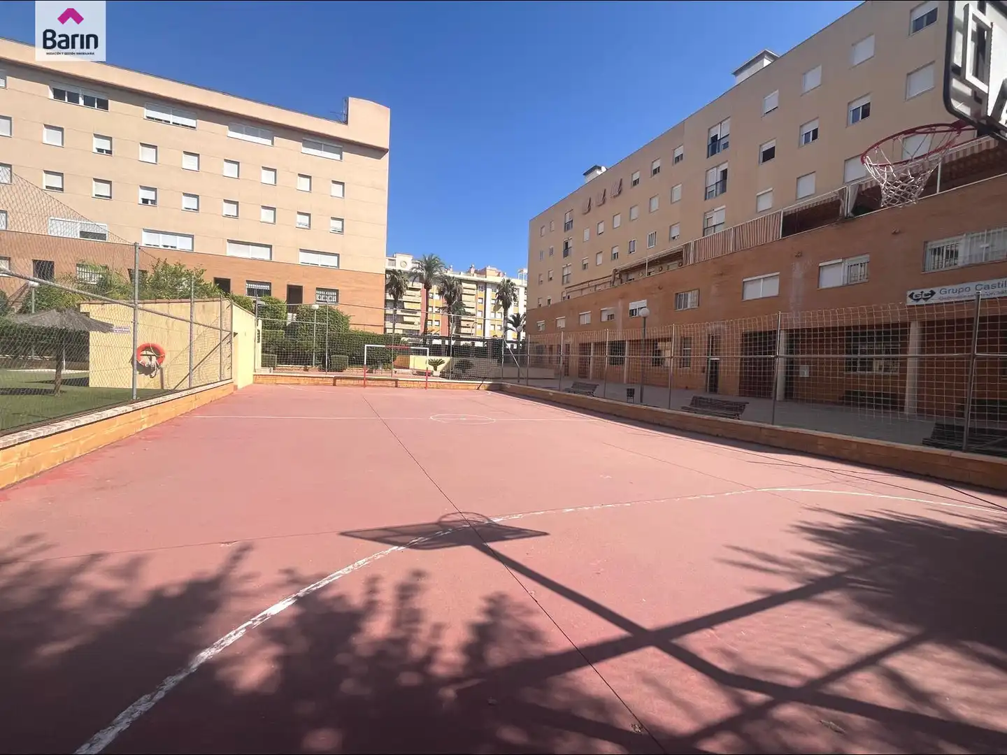 Vista exterior de Pis en venda en Córdoba amb Jardí privat i Piscina comunitària