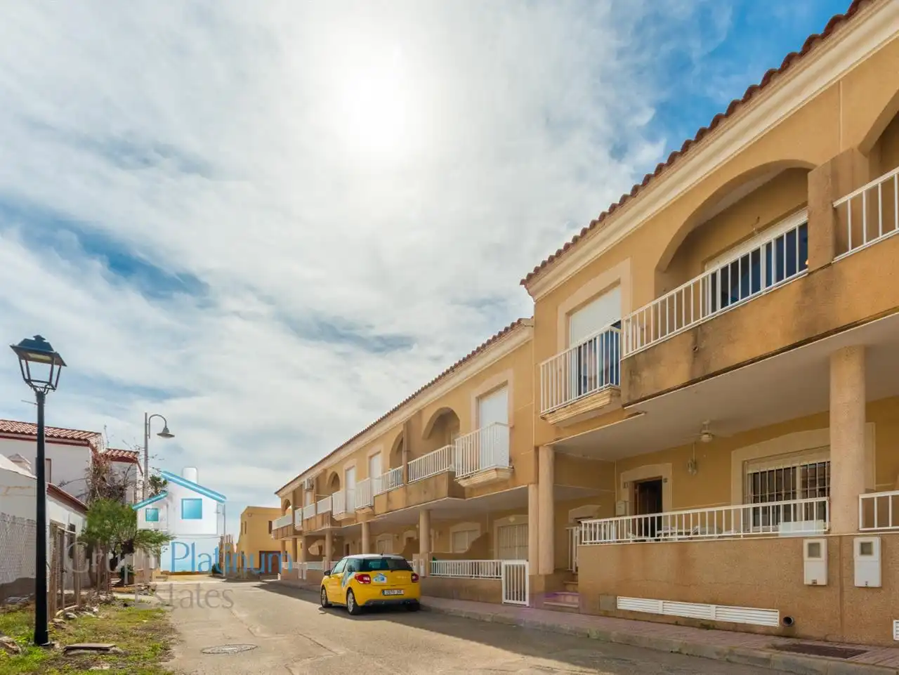 Vista exterior de Casa adosada en venda en Cuevas del Almanzora amb Aire condicionat i Moblat