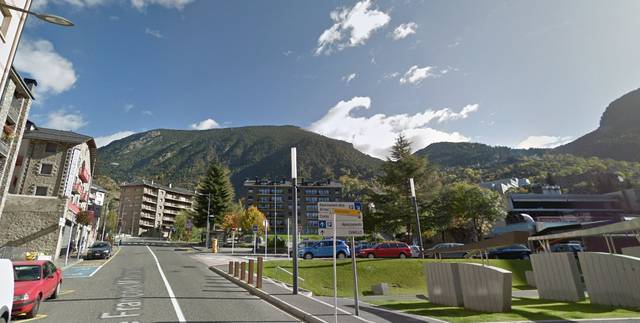 Local comercial en Alquiler en françois Mitterrand en Encamp pueblo