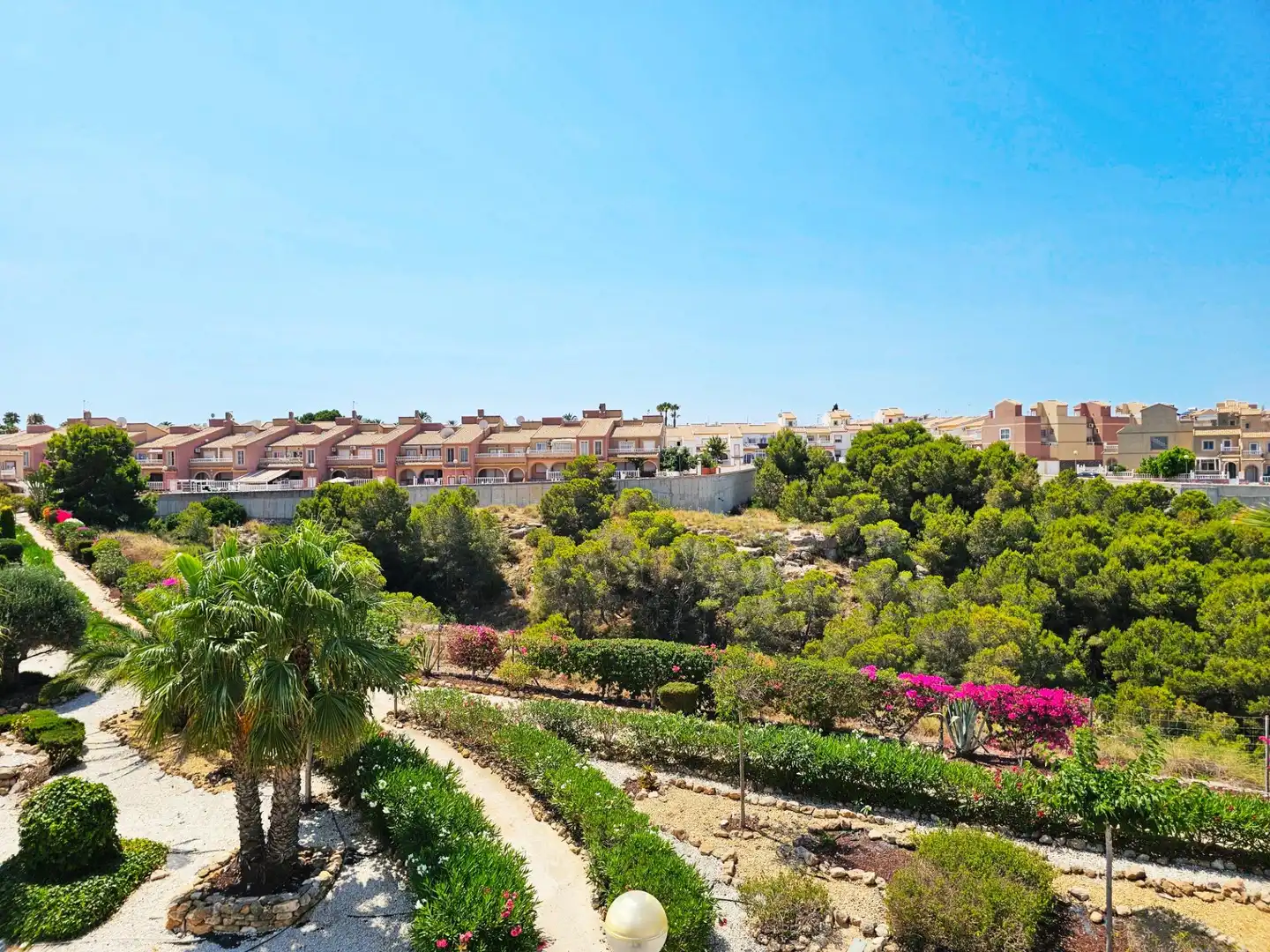 Vista exterior de Casa o xalet en venda en Santa Pola amb Aire condicionat, Jardí privat i Moblat