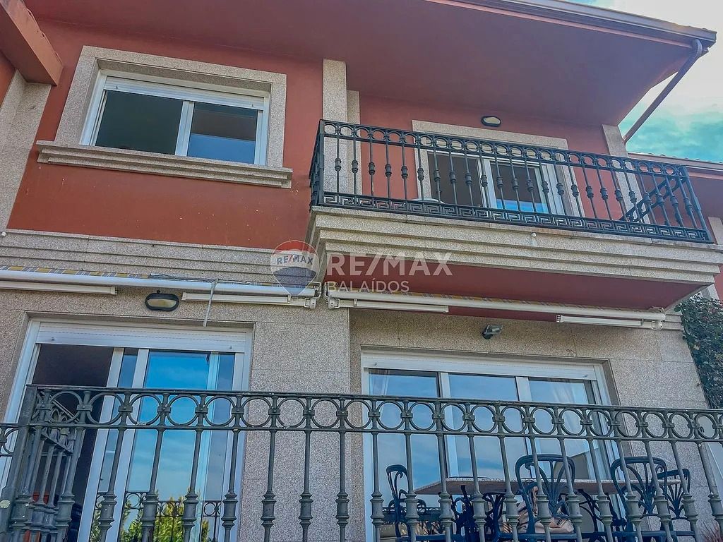 Exterior view of House or chalet for sale in Sanxenxo  with Heating, Private garden and Terrace
