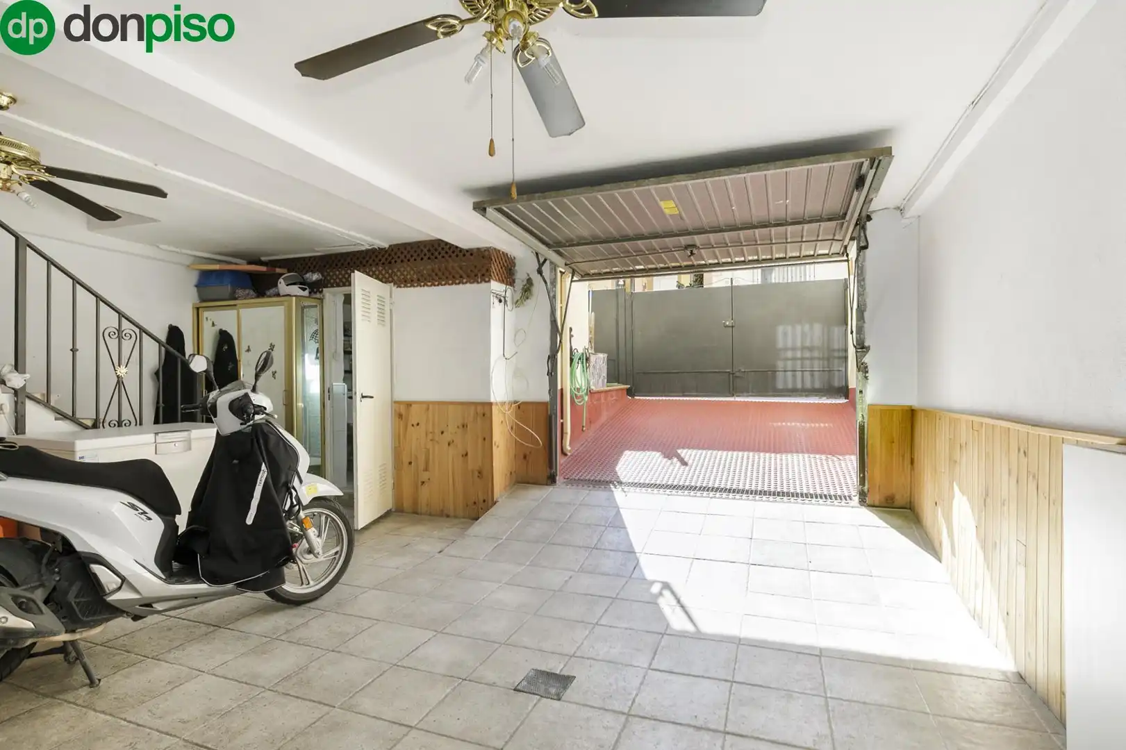 Parking de Casa adosada en venta en Vegas del Genil con Terraza y Piscina comunitaria