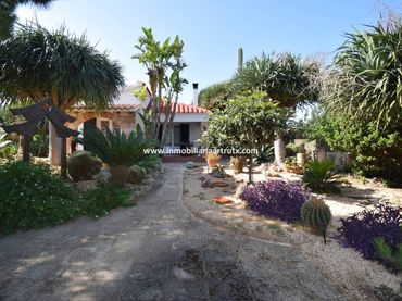 Villa mit Pool zum Verkauf in Cala Blanca