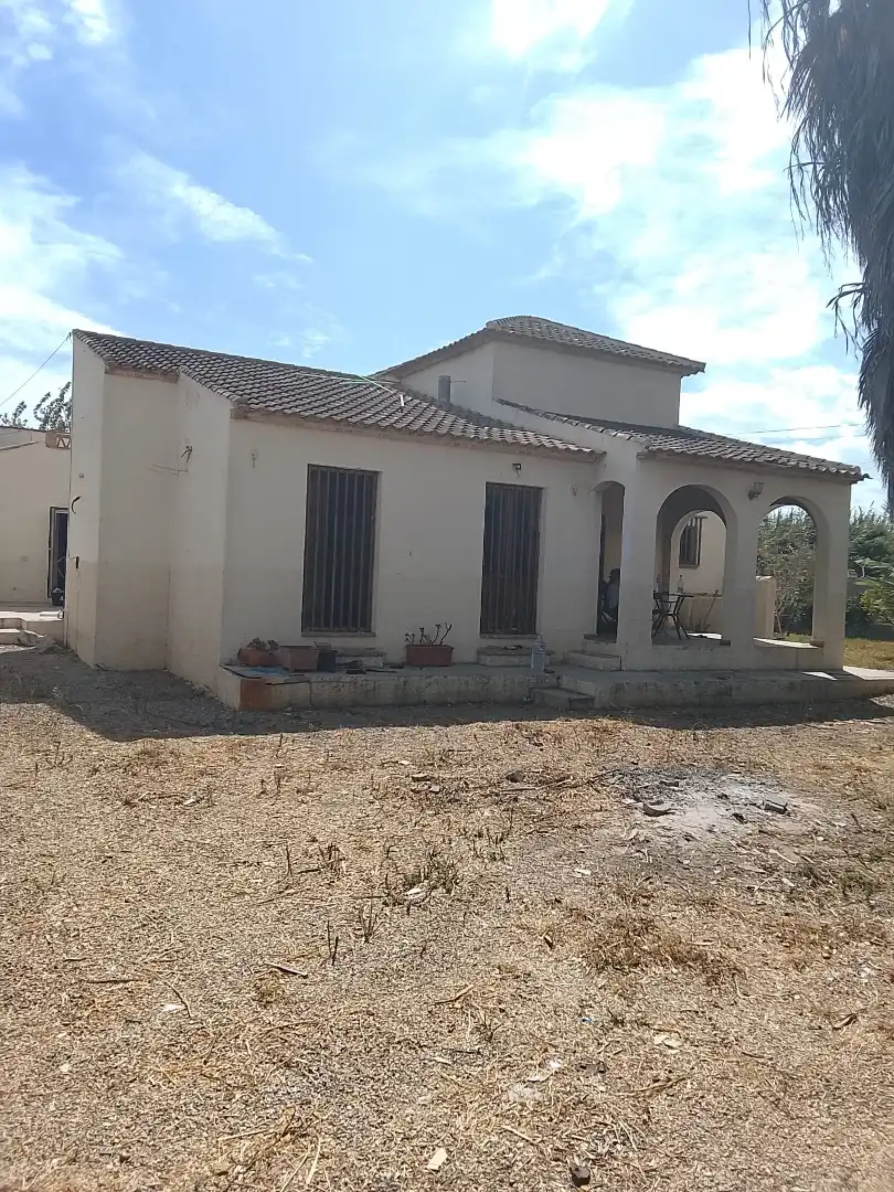 Xalet amb piscina en venda a Avenida de Almoradí 35