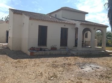 Detached house with pool for sale in Avenida de Almoradí 35