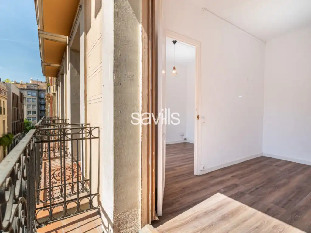 Dormitori de Apartament en venda en Barcelona amb Aire condicionat i Balcó