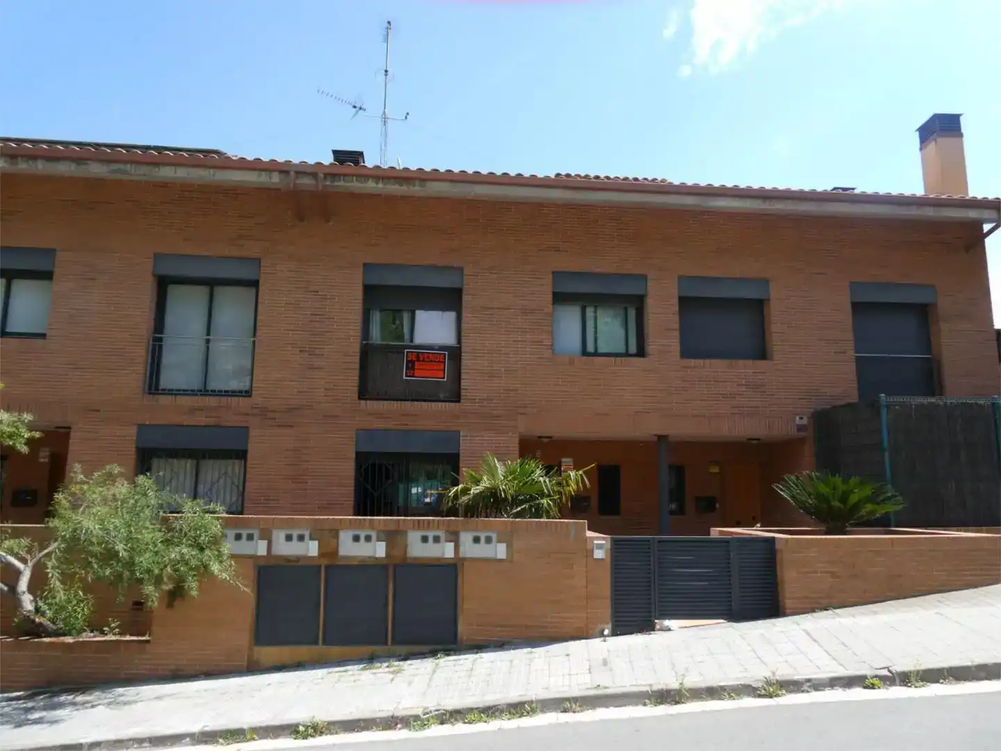 Vista exterior de Pis en venda en Sant Climent de Llobregat amb Aire condicionat i Balcó