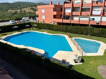 Piso con piscina en venta en Los Camarotes de Getares