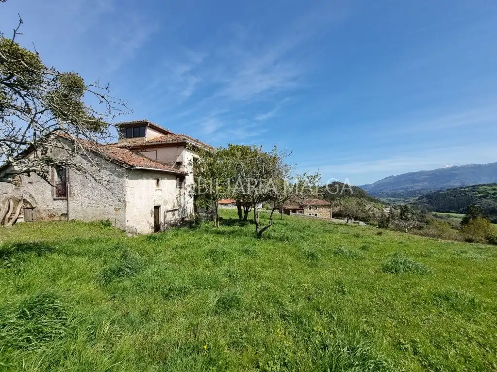 Casa o xalet en venda en Colunga amb Jardí privat i Traster