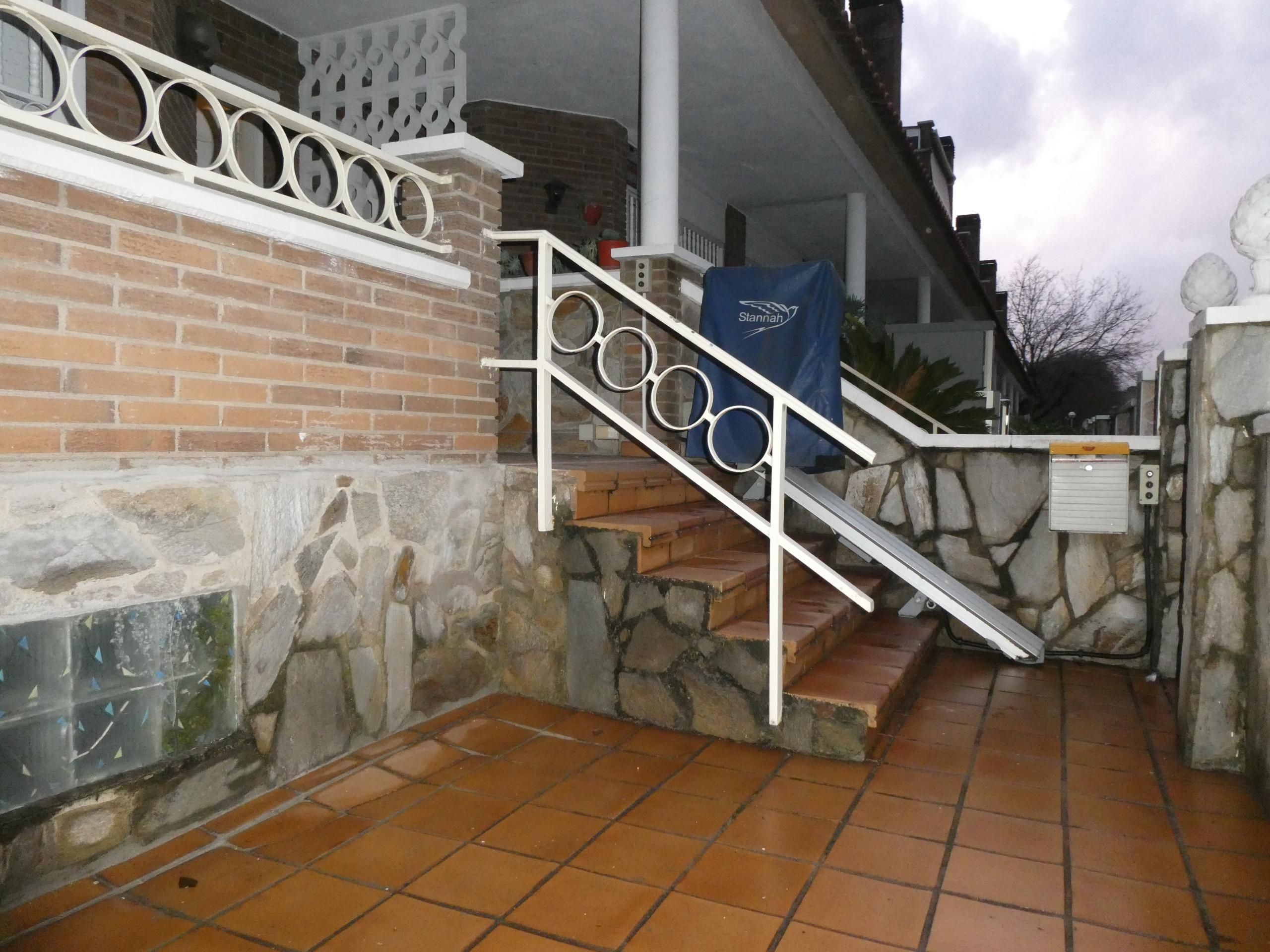 Vista exterior de Casa adosada en venda en Mollet del Vallès amb Calefacció, Jardí privat i Terrassa