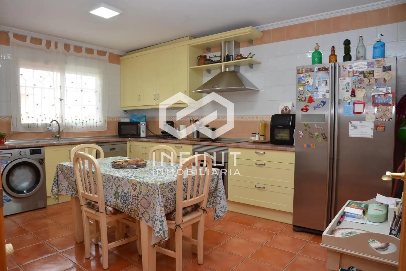 Cuina de Casa adosada en venda en Torrejón del Rey amb Calefacció, Jardí privat i Terrassa