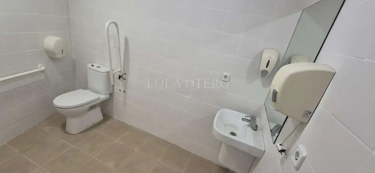 Business premises to rent in literato azorín 15, imagen 2