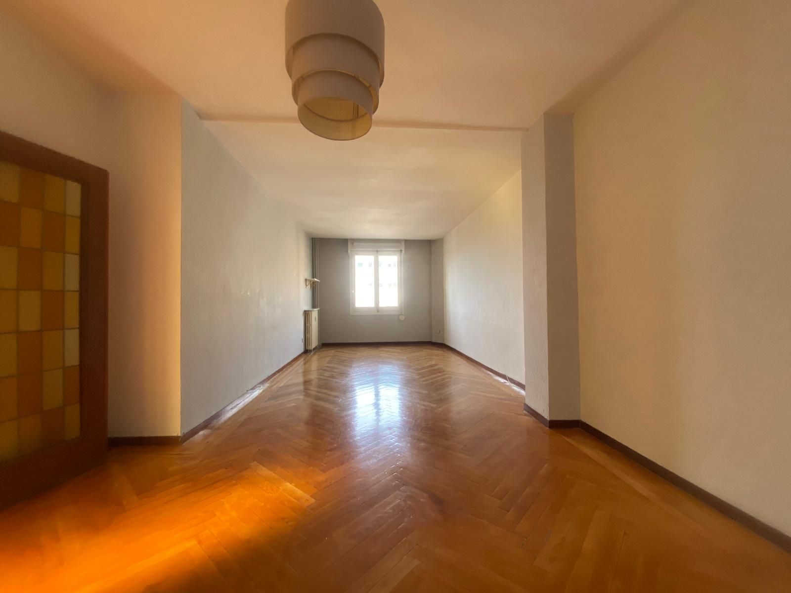 Living room of Flat for sale in  Madrid Capital  with Heating