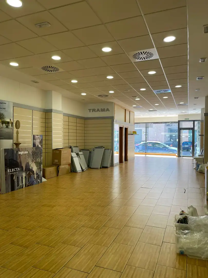 Locale commerciale in vendita a Avenida de la Vera 18, imagen 3