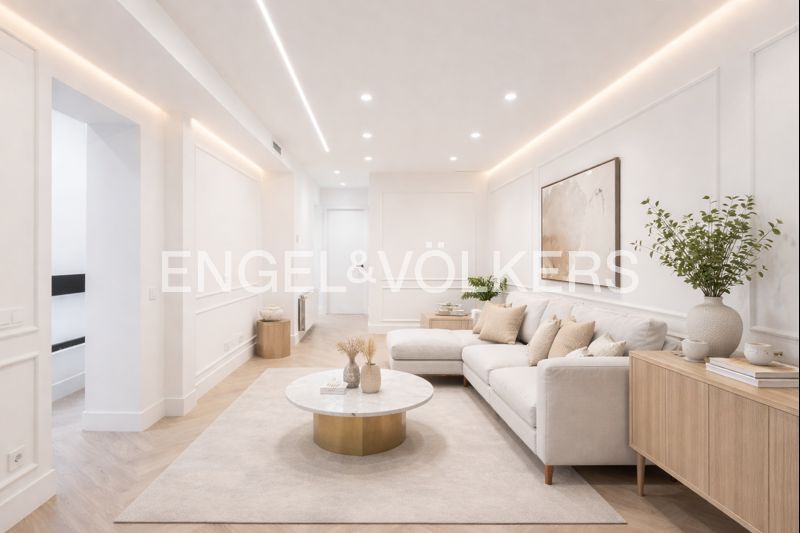 Living room of Flat for sale in  Madrid Capital  with Air Conditioner, Heating and Parquet flooring