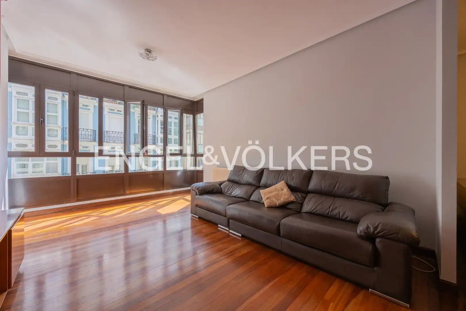Wohnzimmer von Wohnung zum Verkauf in Bilbao  mit Heizung, Parkett und Balkon