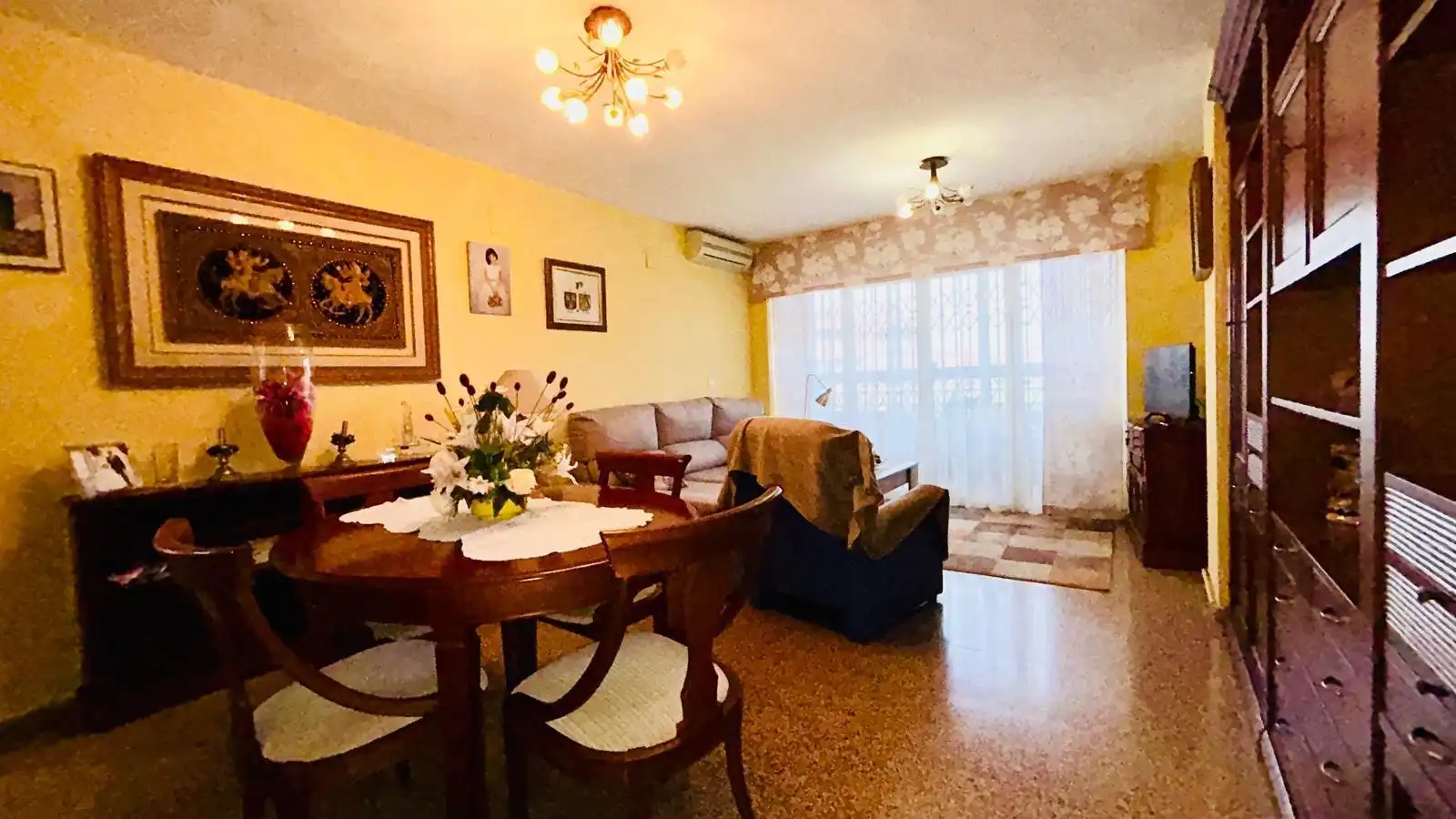 Sala d'estar de Pis en venda en Alicante / Alacant amb Aire condicionat, Jardí privat i Moblat