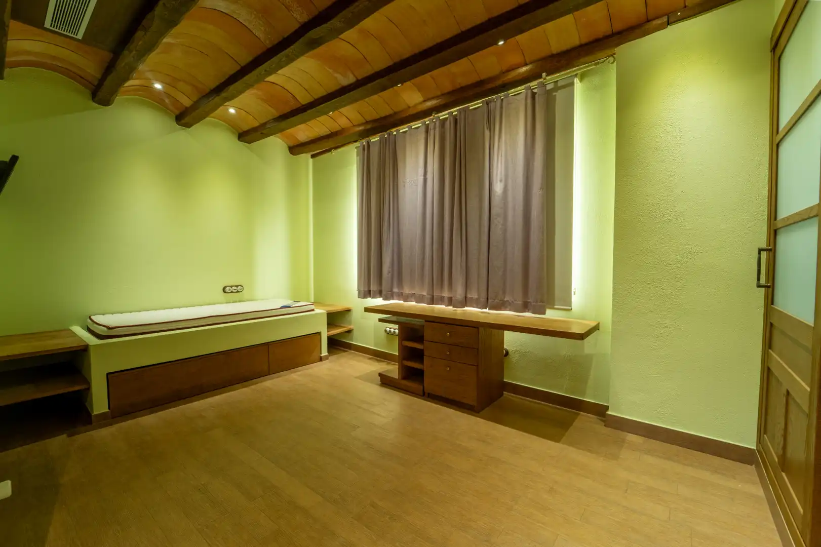 Habitación de Finca rústica en venta en Sant Joan de Mollet con Aire acondicionado, Calefacción y Jardín privado