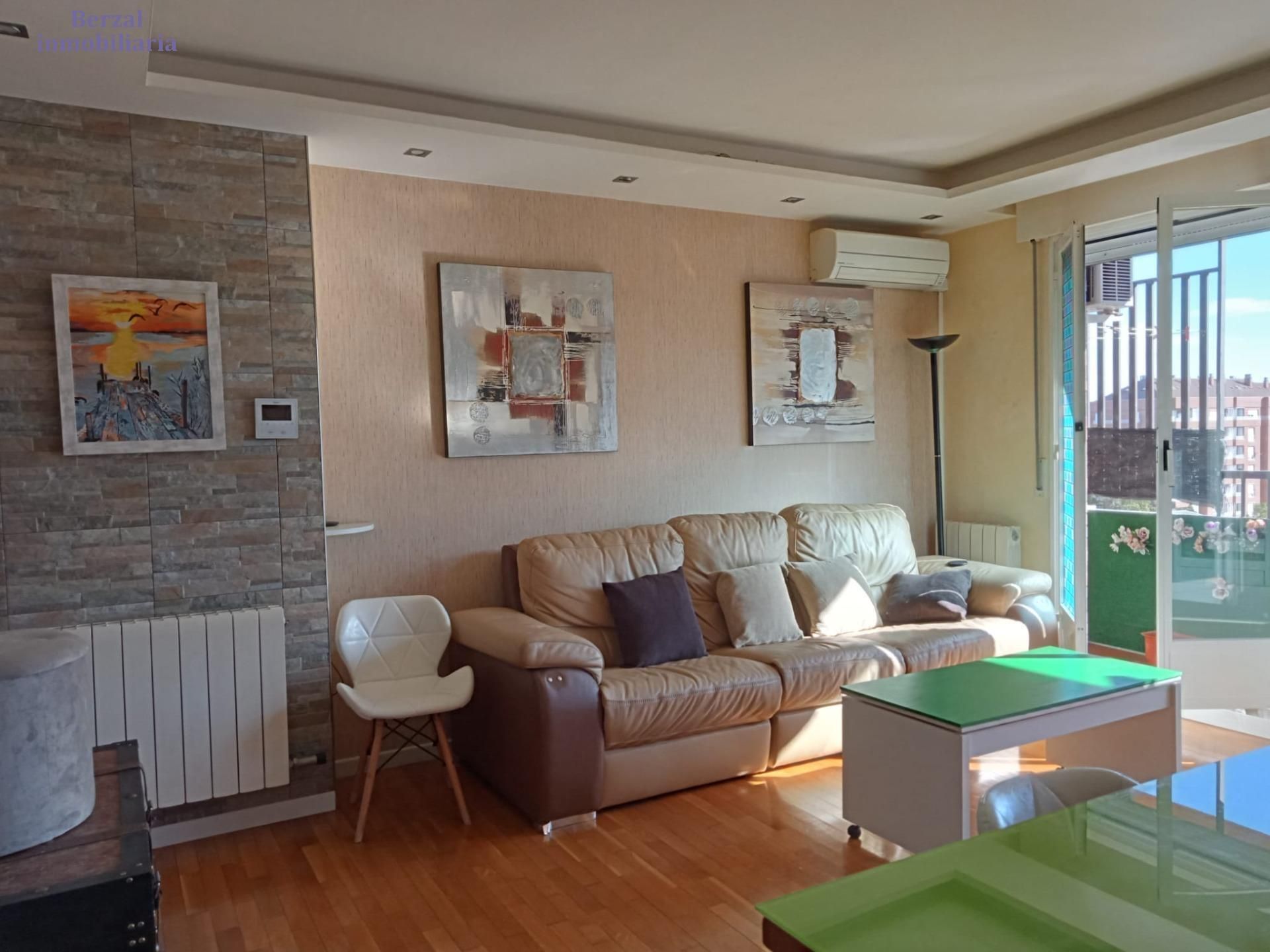 Living room of Flat for sale in  Logroño  with Air Conditioner, Heating and Terrace