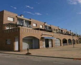 Vista exterior de Casa adosada en venda en El Vendrell amb Calefacció i Terrassa